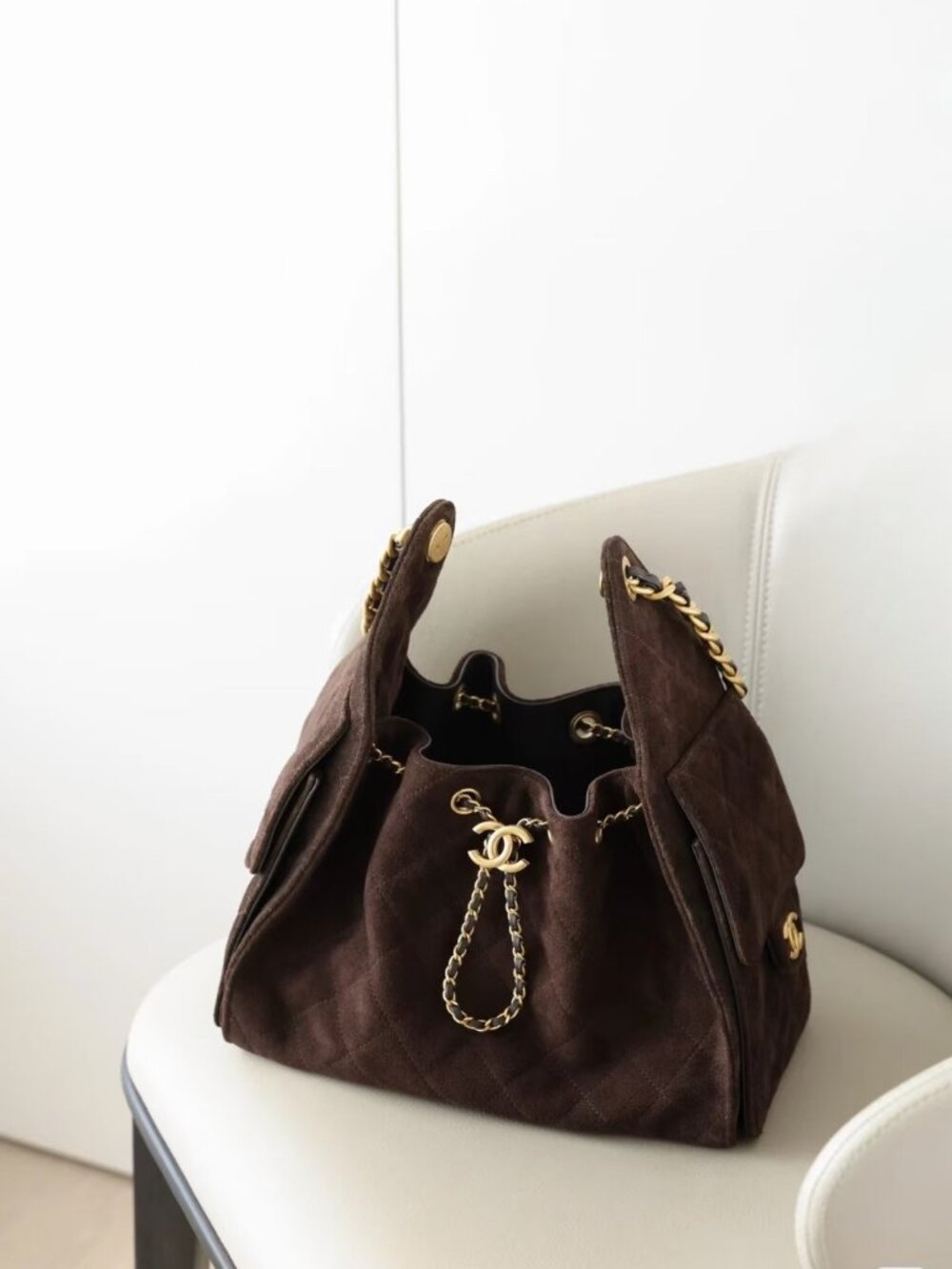 Classic CHANEL   bag: A Stylish and Versatile Choice for Elegance